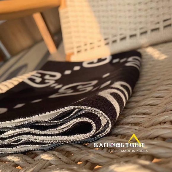 ๐โจAUTHENTICโจ๐Gucci scarf - Picture 7 of 7